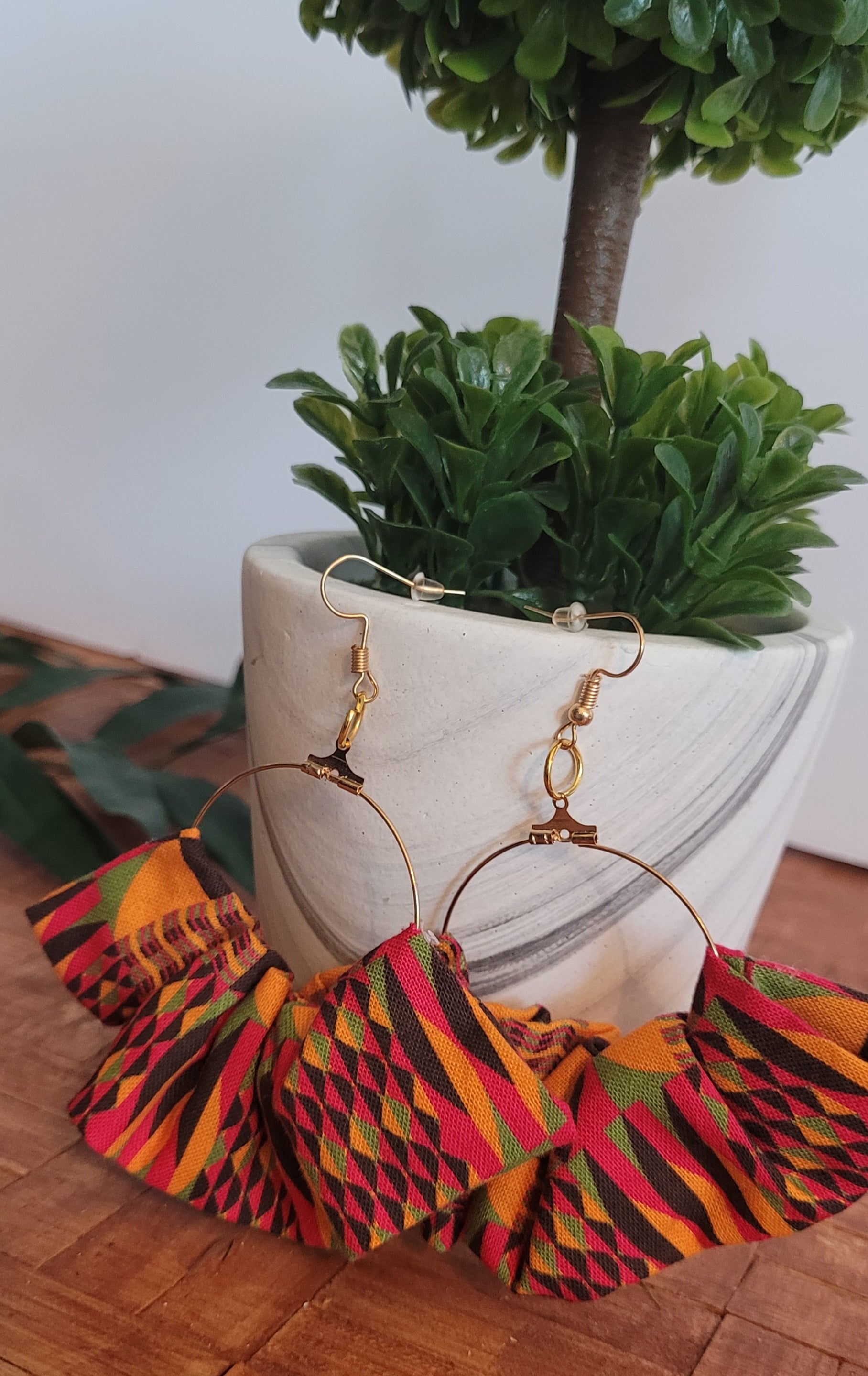 Small scrunch earrings