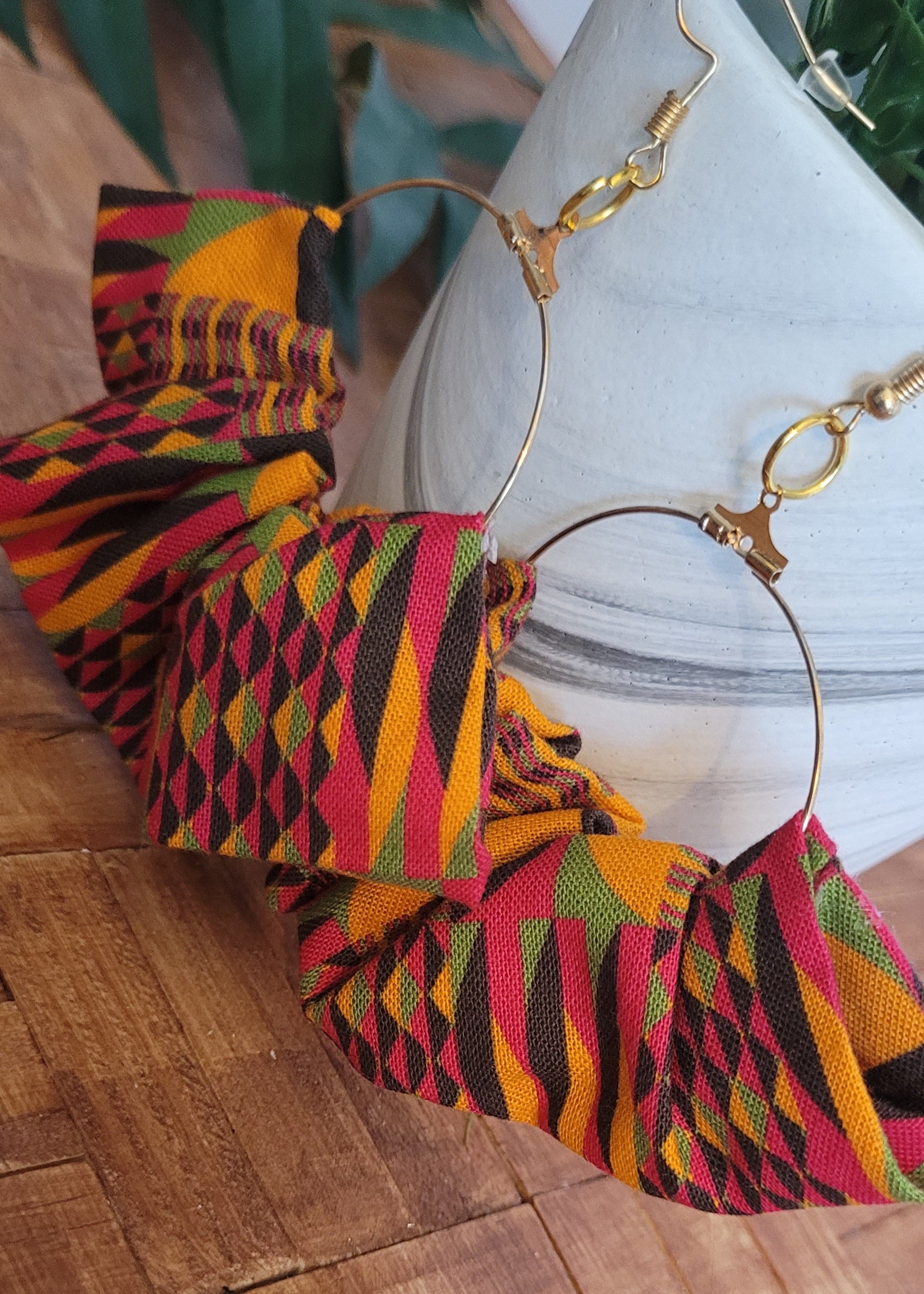 Small scrunch earrings