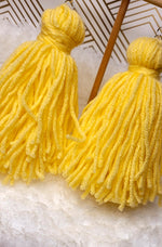 Load image into Gallery viewer, Medium fluffy tassel
