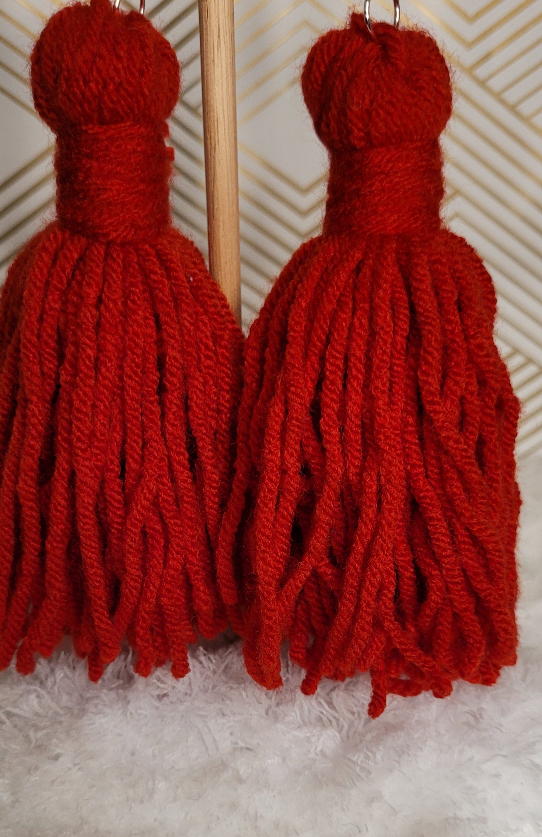 Medium fluffy tassel