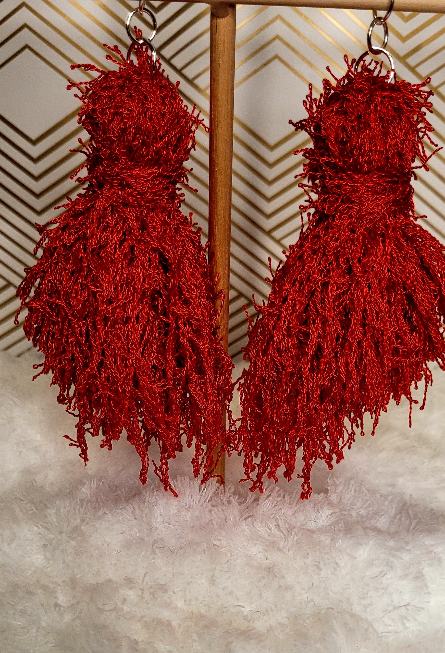 Diagonal Shredded yarn tassel